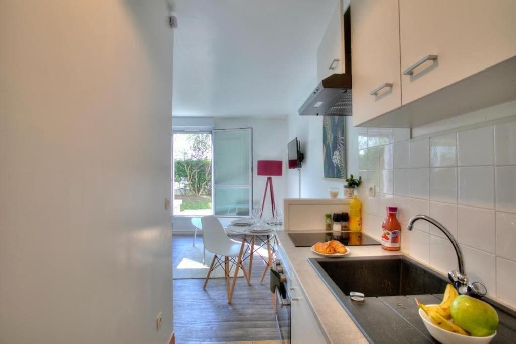 Studio Spacieux Avec Terrasse Et Parking Viry-Châtillon Exterior photo