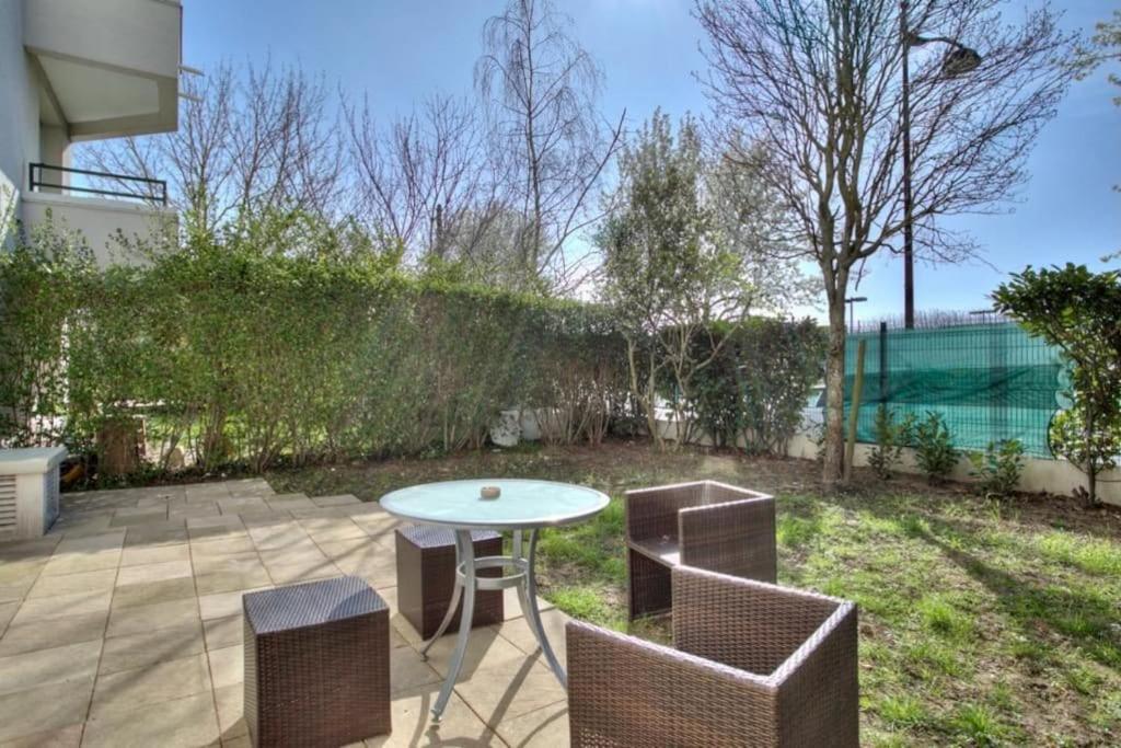 Studio Spacieux Avec Terrasse Et Parking Viry-Châtillon Exterior photo