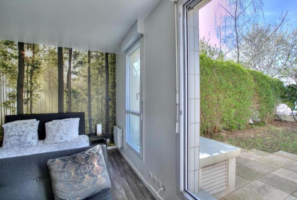 Studio Spacieux Avec Terrasse Et Parking Viry-Châtillon Exterior photo