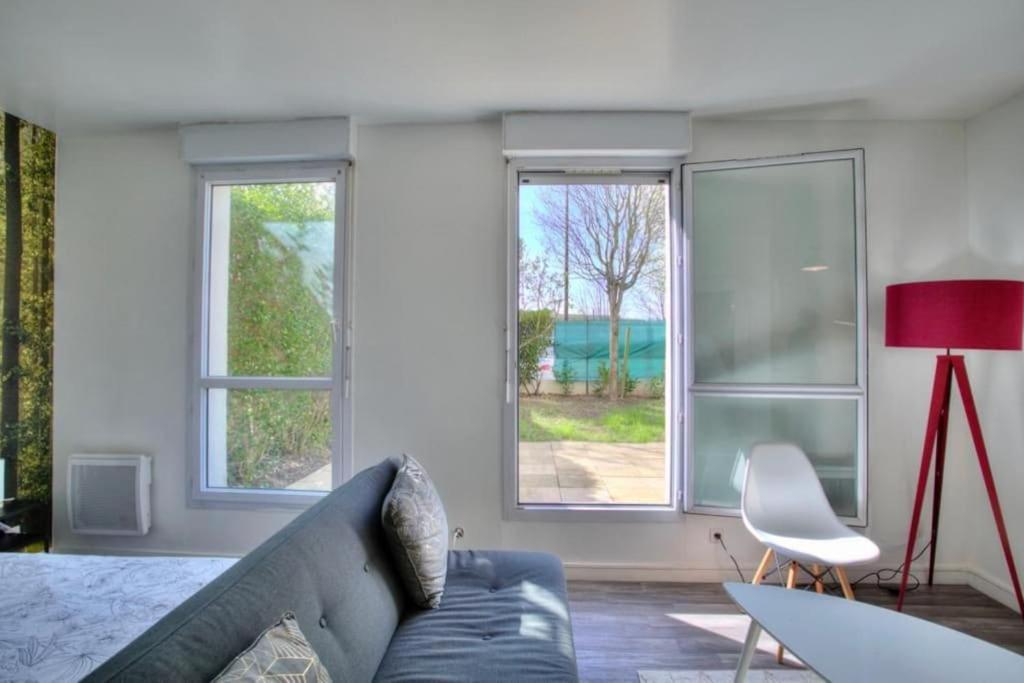 Studio Spacieux Avec Terrasse Et Parking Viry-Châtillon Exterior photo