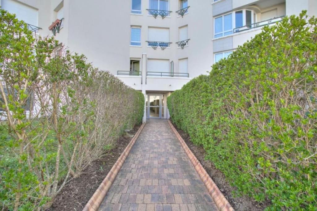 Studio Spacieux Avec Terrasse Et Parking Viry-Châtillon Exterior photo