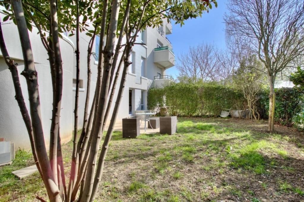 Studio Spacieux Avec Terrasse Et Parking Viry-Châtillon Exterior photo